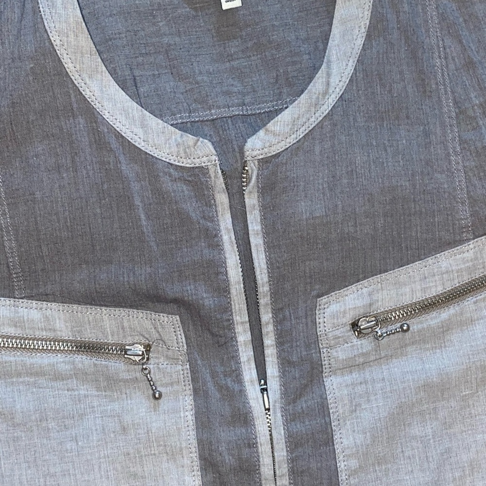 Trendy Gray Zip-Up Blouse